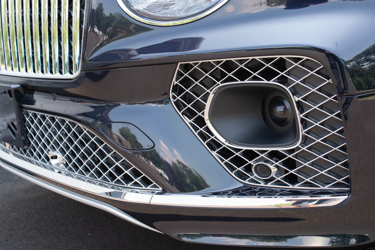 2023 Bentley Bentayga Image 32