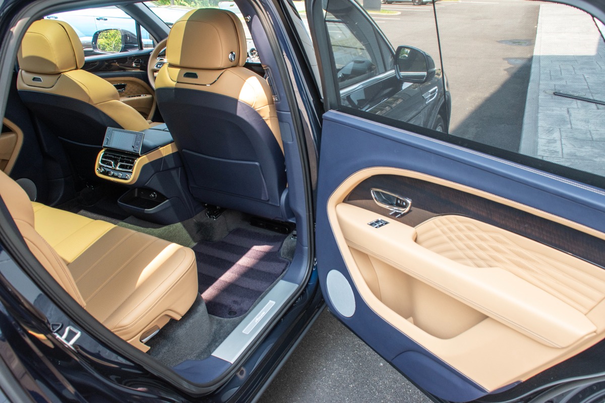 2023 Bentley Bentayga Image 39