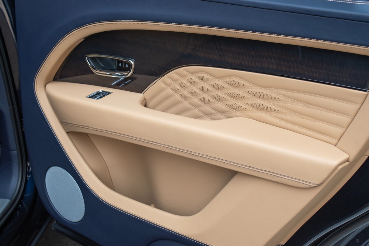 2023 Bentley Bentayga Image 40