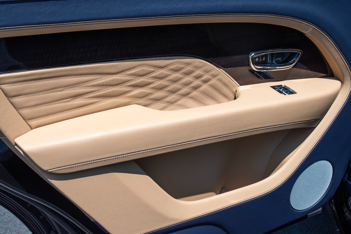 2023 Bentley Bentayga Image 50