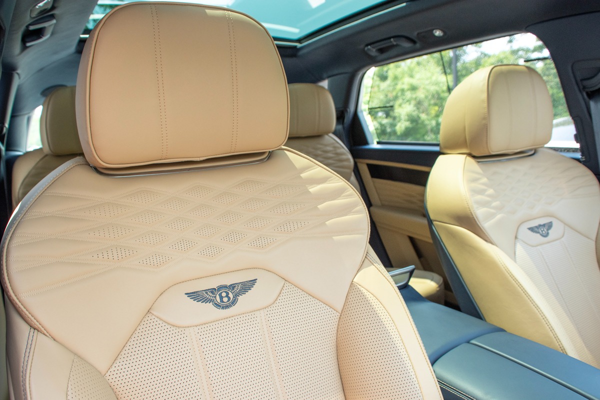 2023 Bentley Bentayga Image 8