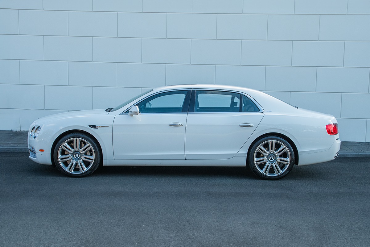 2018 Bentley Flying Spur Image 3