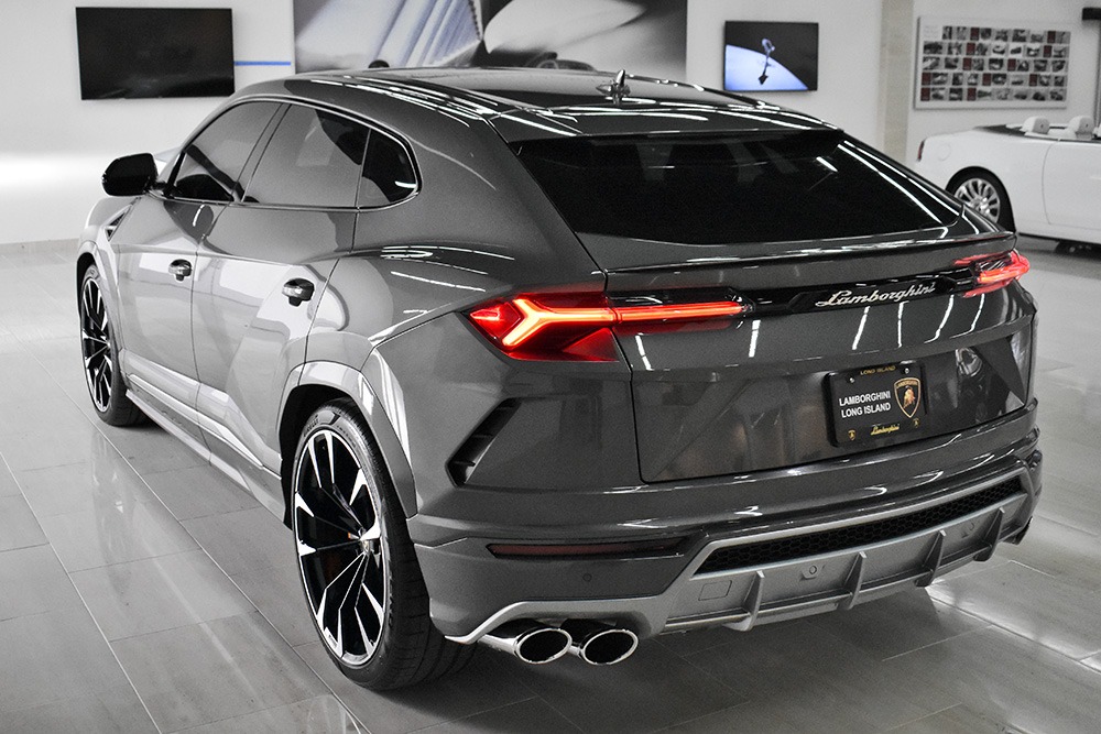 2021 Lamborghini Urus Image 2