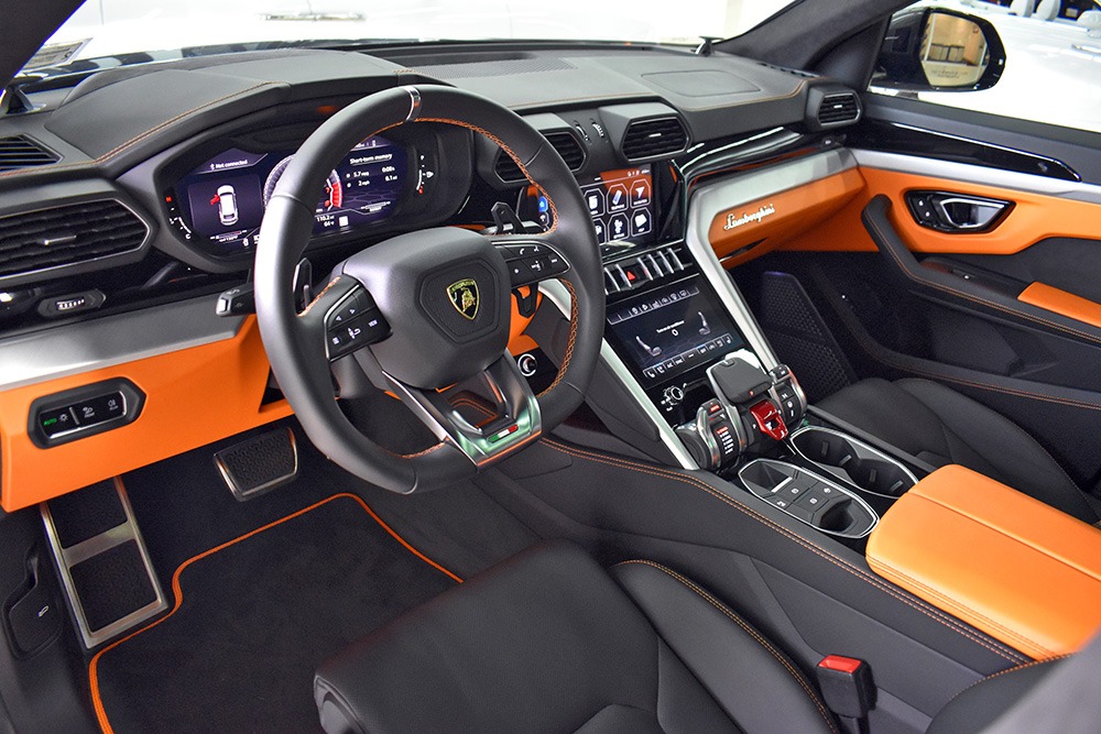 2021 Lamborghini Urus Image 3
