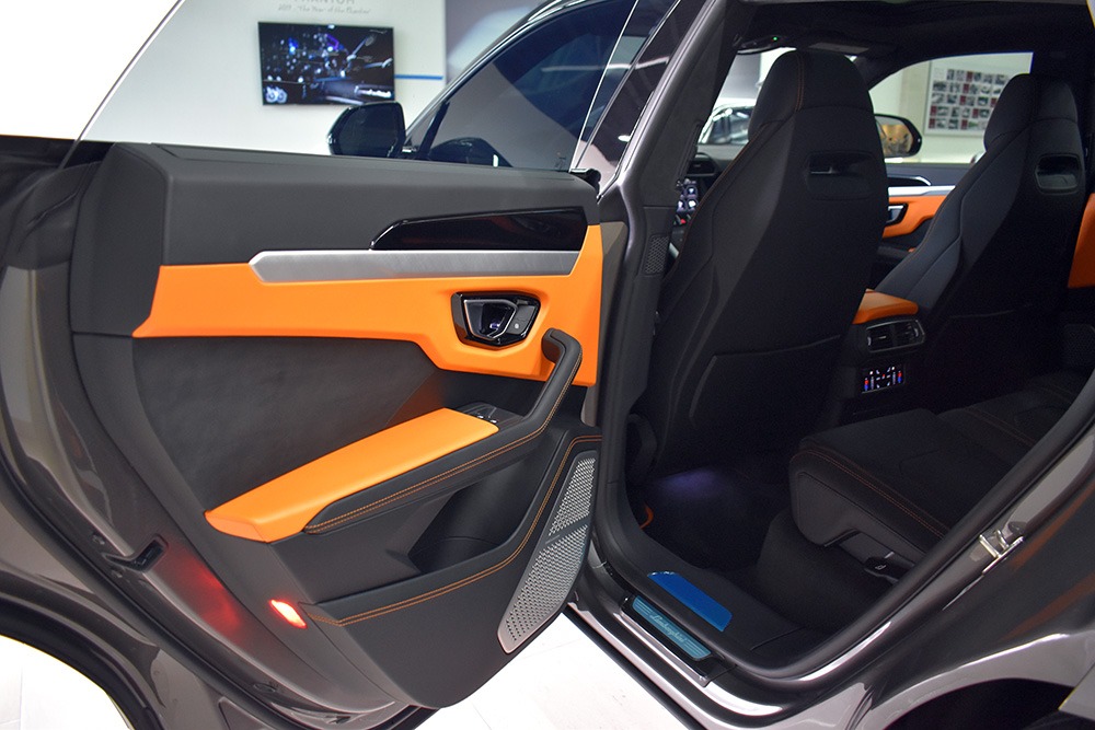 2021 Lamborghini Urus Image 9