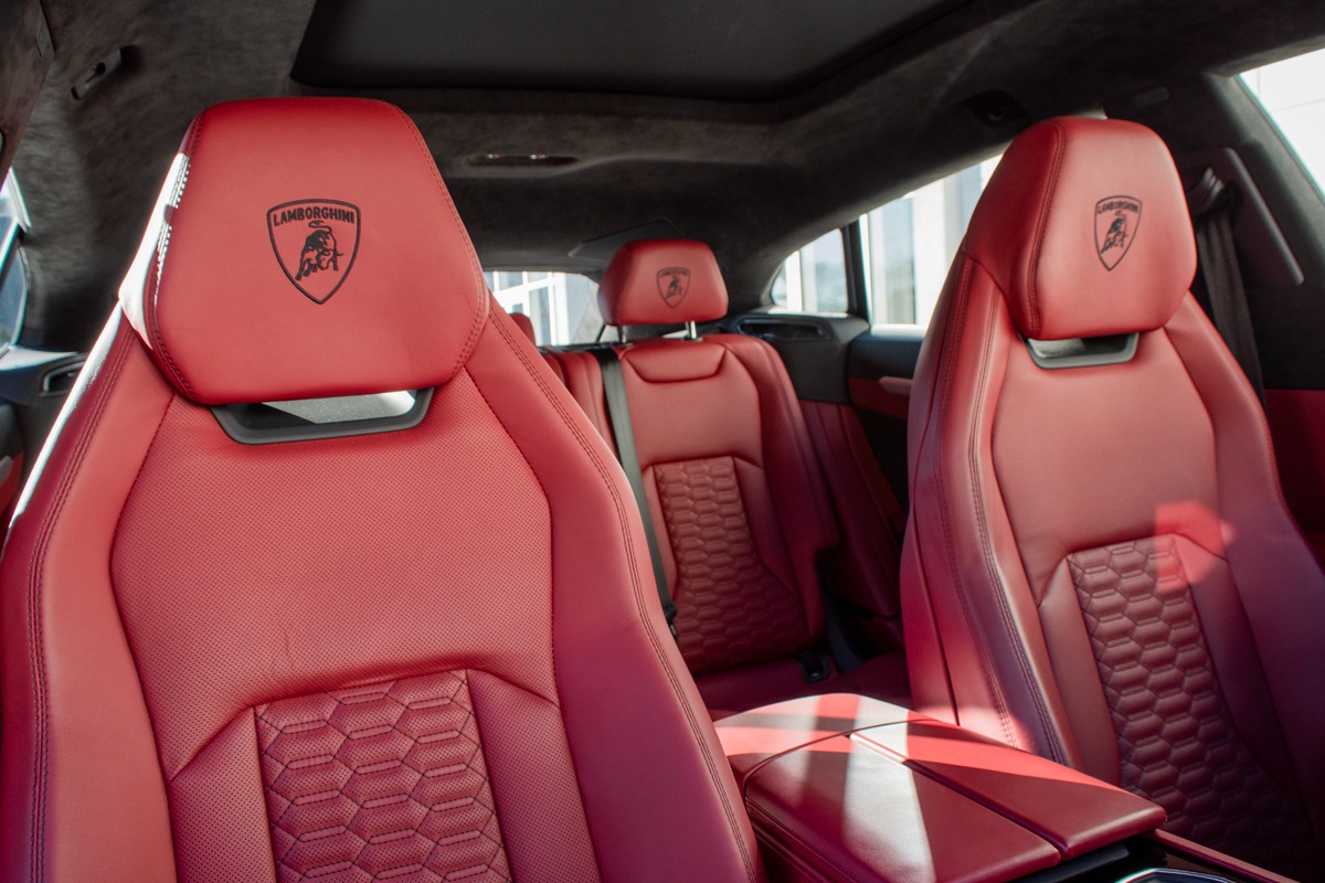 2022 Lamborghini Urus Image 12