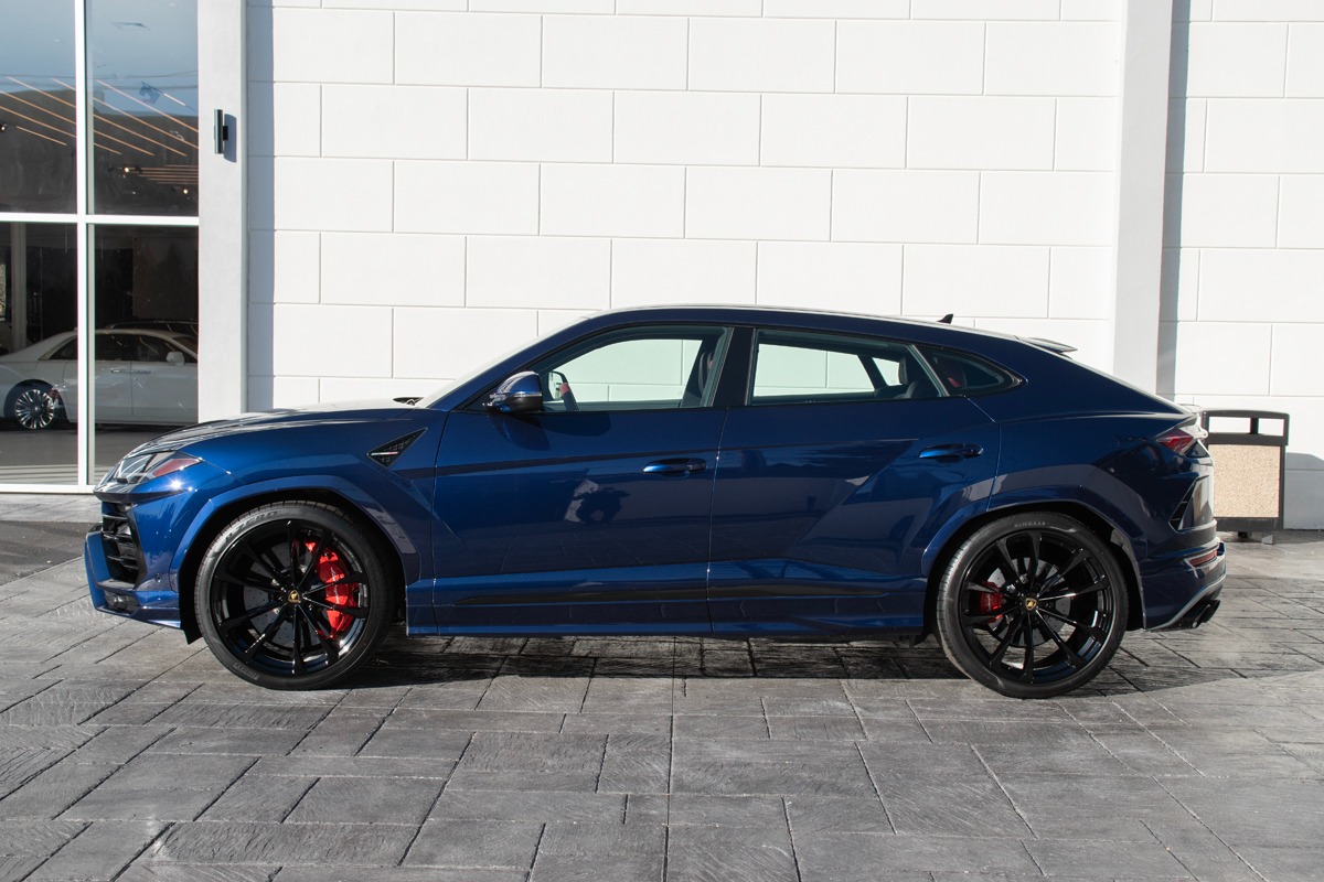 2022 Lamborghini Urus Image 3