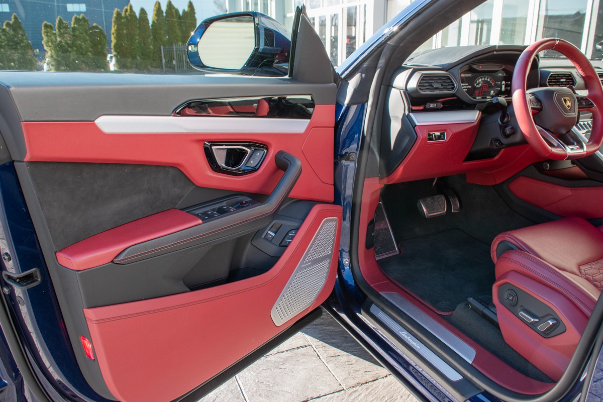 2022 Lamborghini Urus Image 4