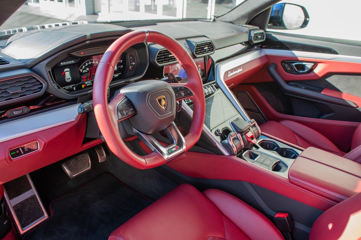 2022 Lamborghini Urus Image 5