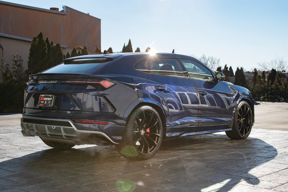 2022 Lamborghini Urus Image 9