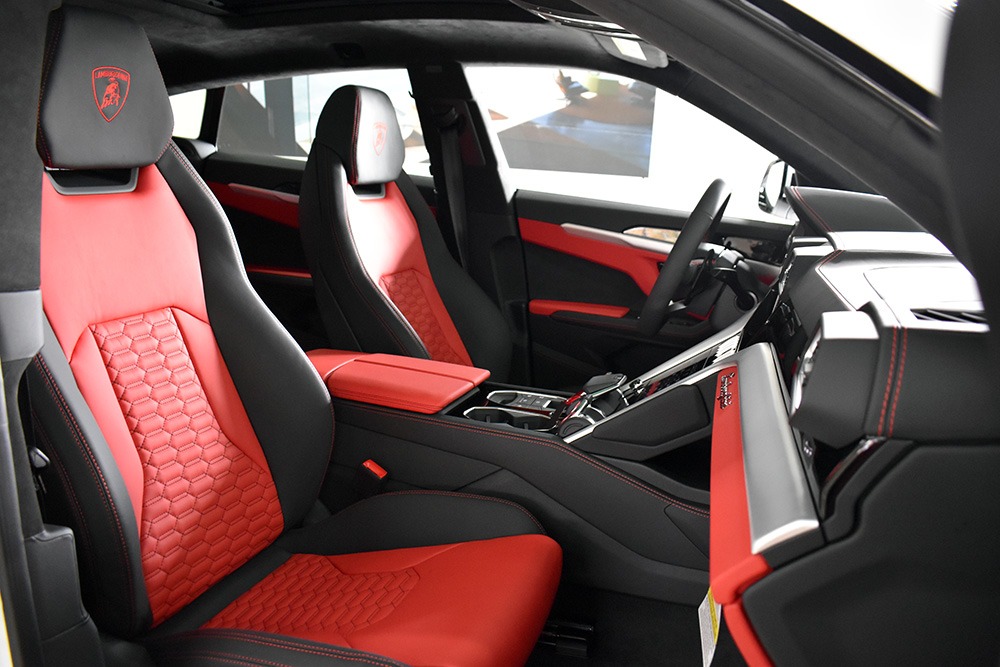 2022 Lamborghini Urus Image 4