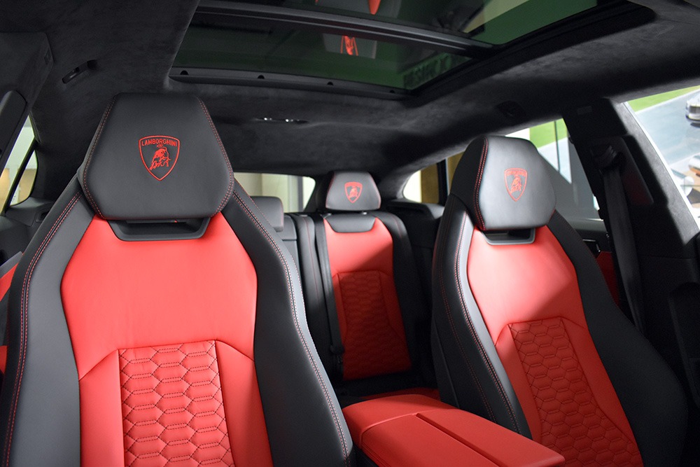 2022 Lamborghini Urus Image 8