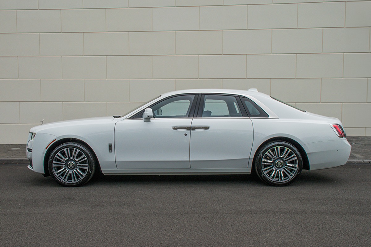 2023 Rolls-Royce Ghost Image 3