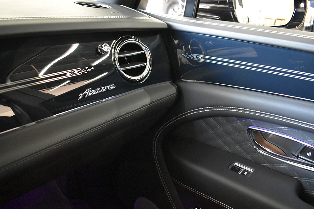2023 Bentley Bentayga EWB Image 16