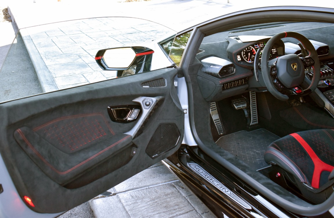 2018 Lamborghini Huracan Image 2