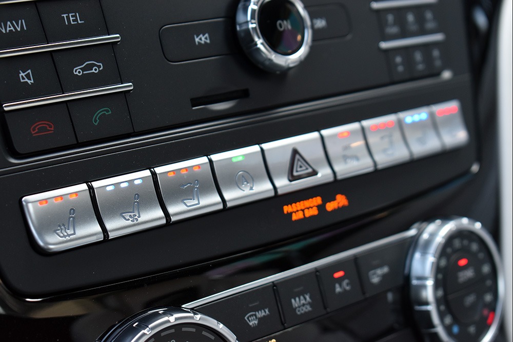 2017 Mercedes-Benz SL-Class Image 11