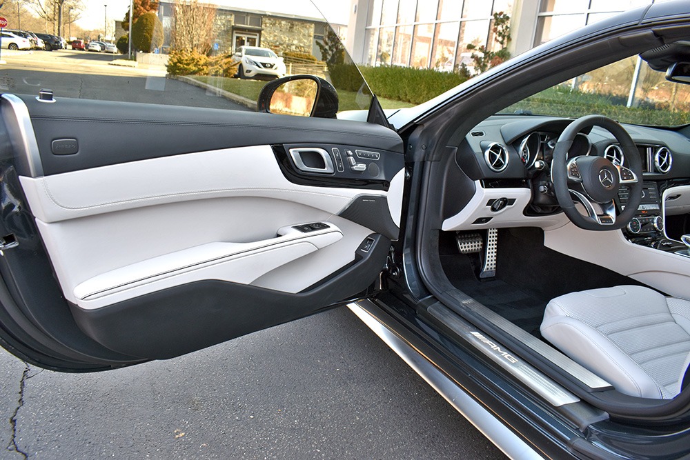 2017 Mercedes-Benz SL-Class Image 6