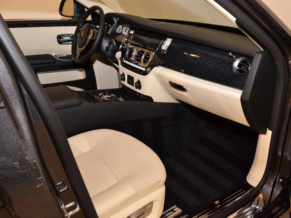 2012 Rolls-Royce Ghost Image 16