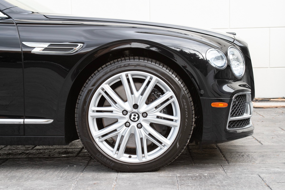 2023 Bentley Flying Spur V8 Image 6