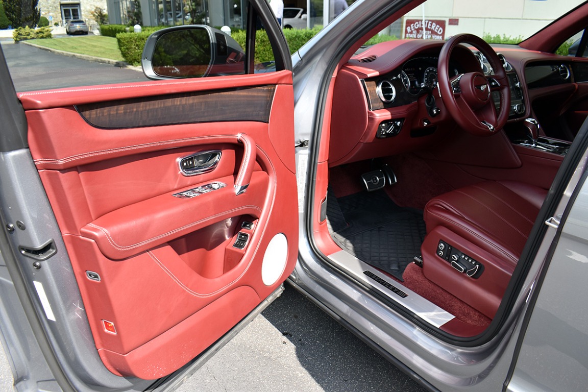 2019 Bentley Bentayga Image 4