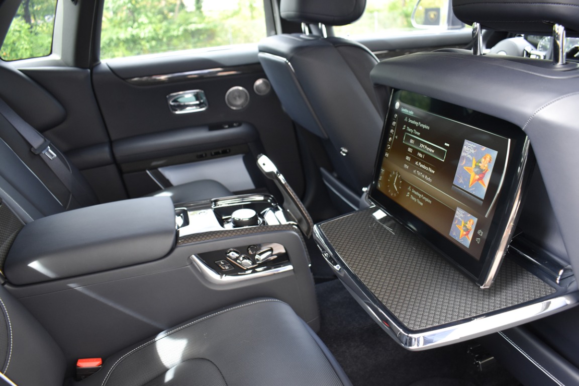 2022 Rolls-Royce Black Badge Ghost Image 10
