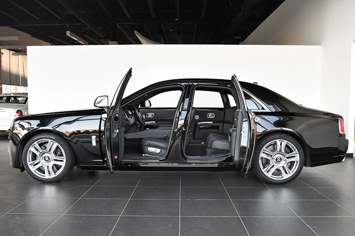 2017 Rolls-Royce Ghost Image 10