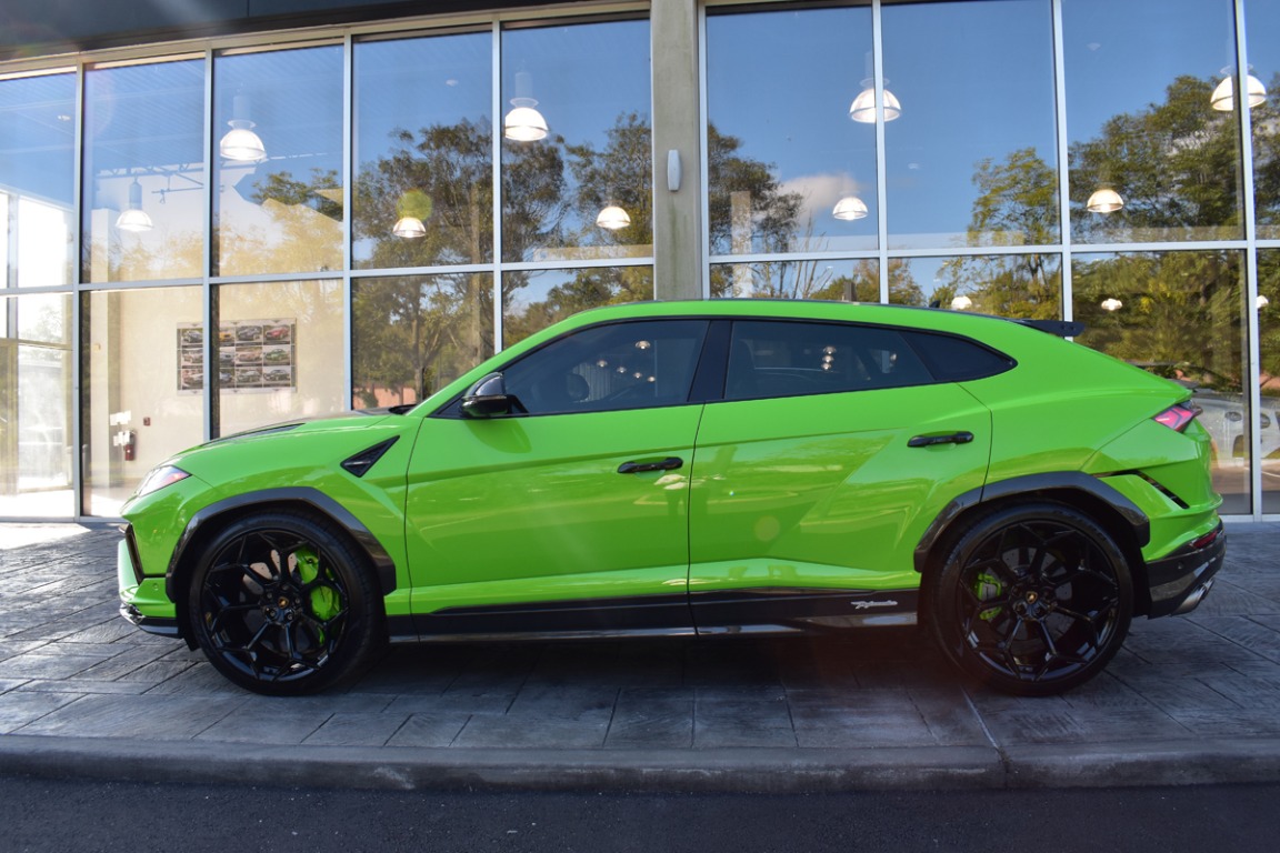2023 Lamborghini Urus Image 2