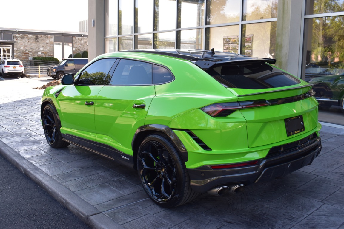2023 Lamborghini Urus Image 3