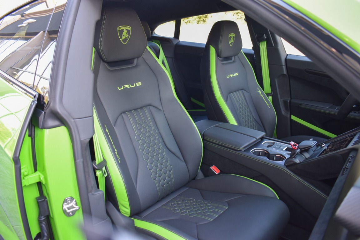 2023 Lamborghini Urus Image 8