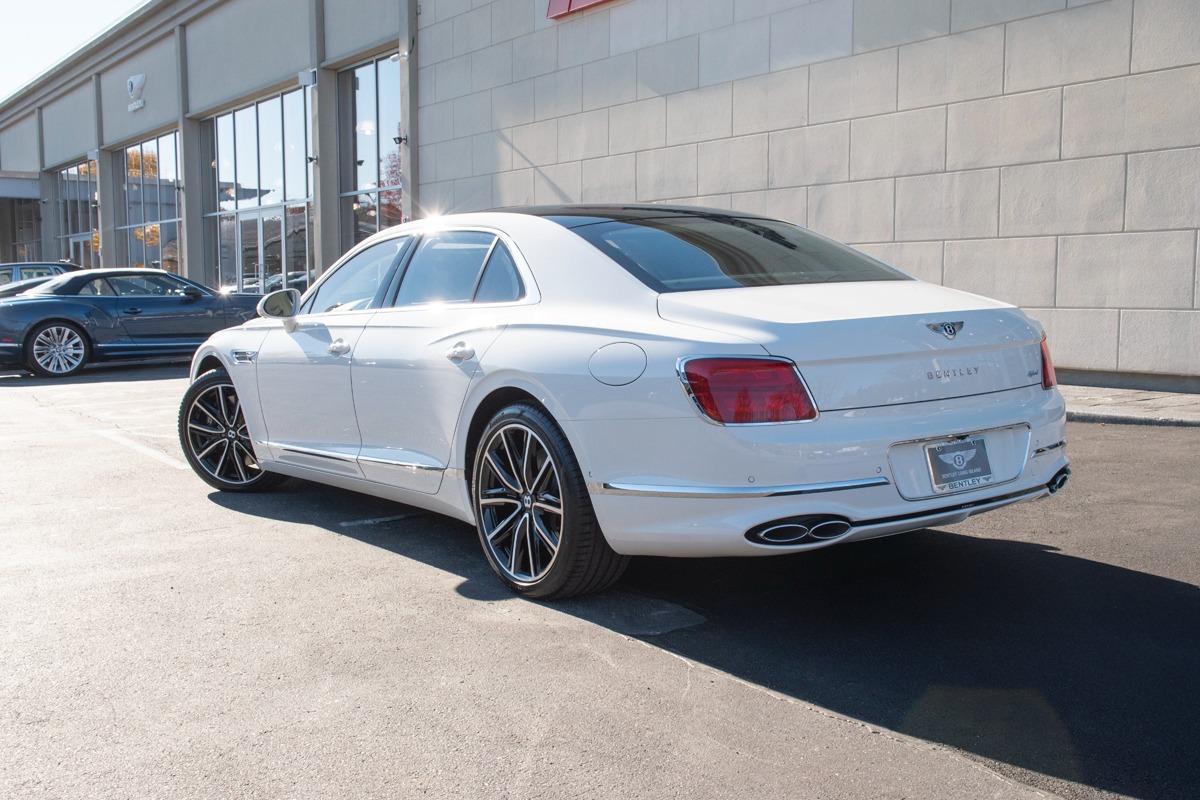 2024 Bentley Flying Spur Image 3