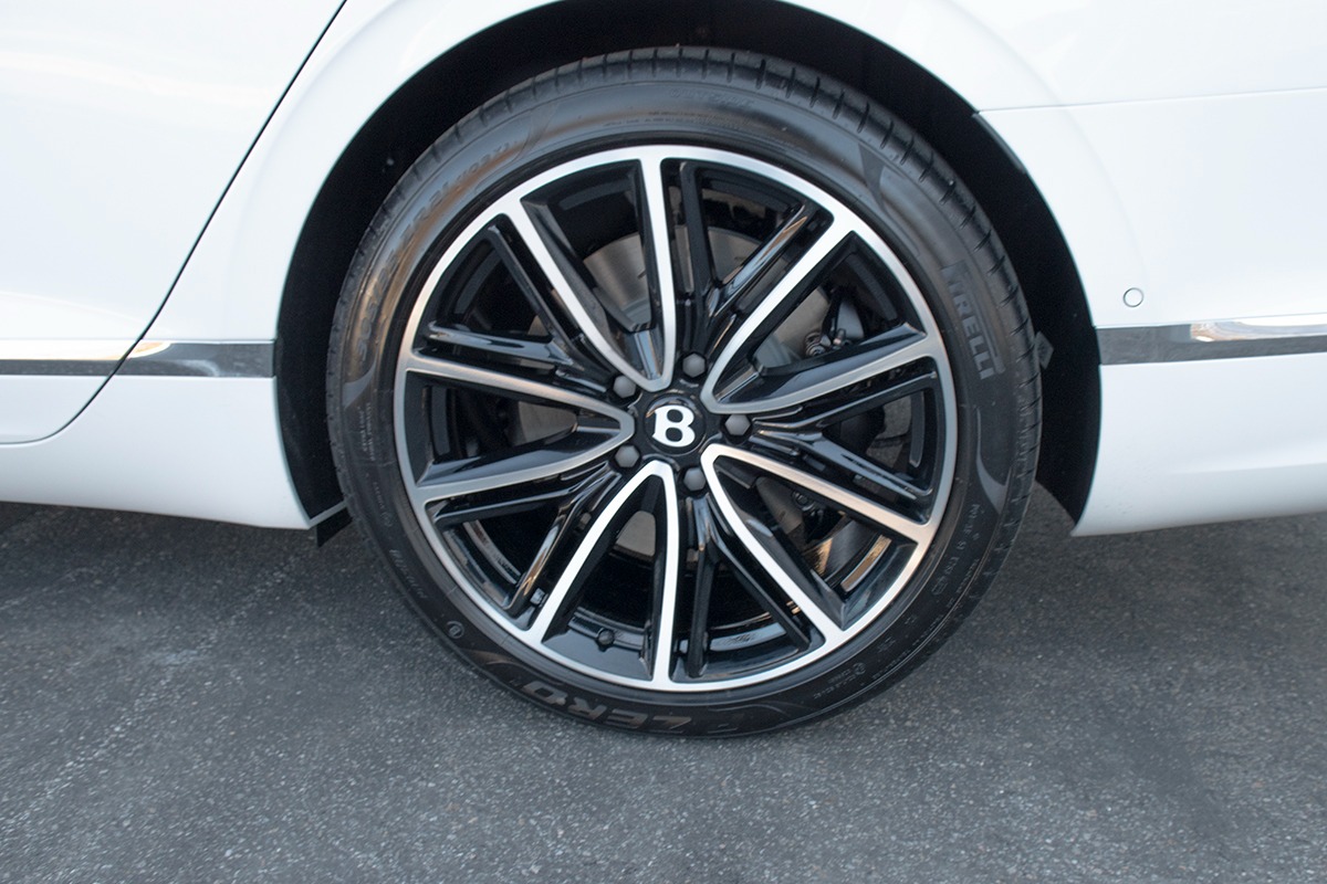 2024 Bentley Flying Spur Image 6