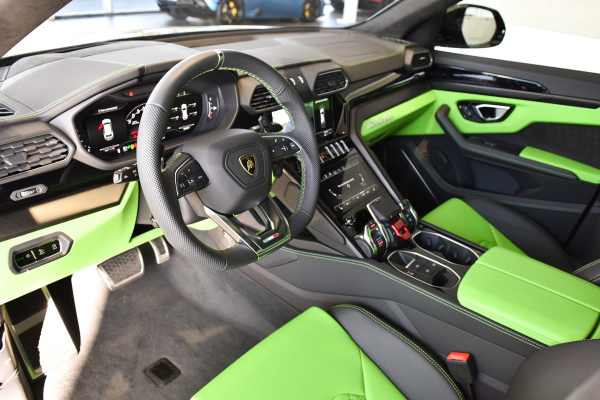 2022 Lamborghini Urus Image 5