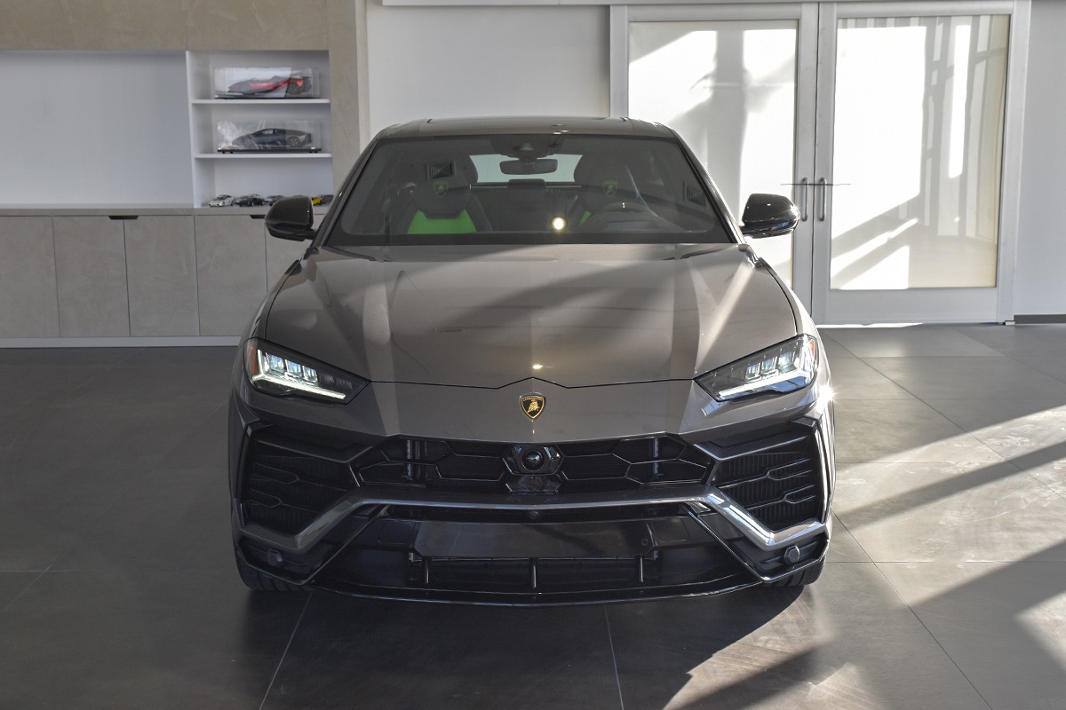 2022 Lamborghini Urus Image 7