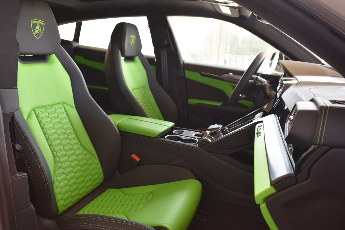 2022 Lamborghini Urus Image 9