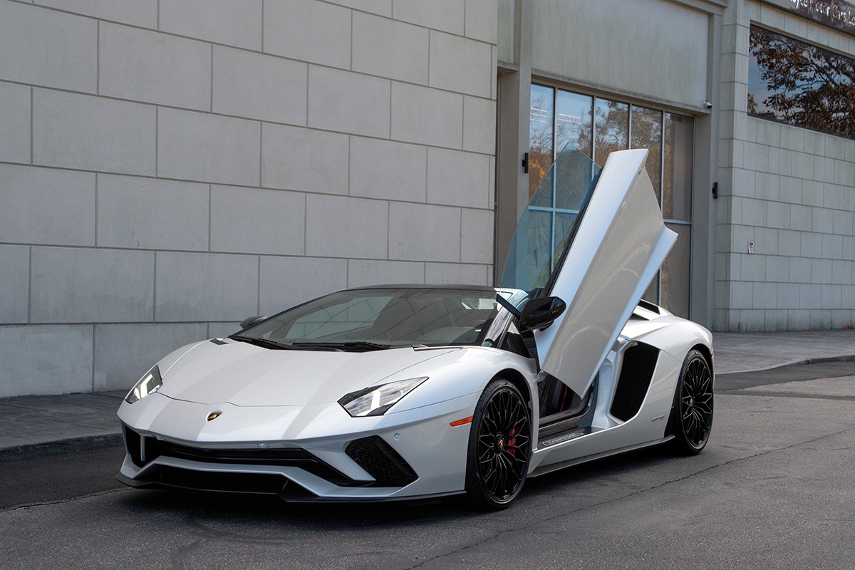 2019 Lamborghini Aventador S Image 12
