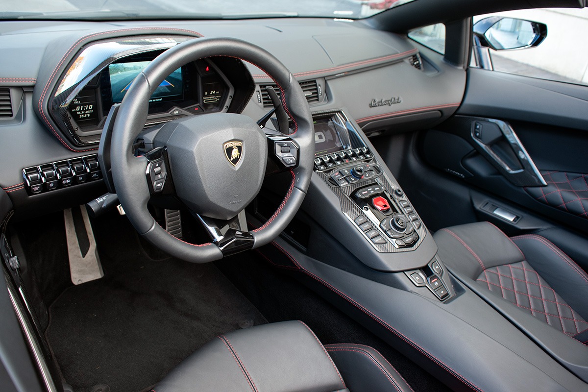 2019 Lamborghini Aventador S Image 4