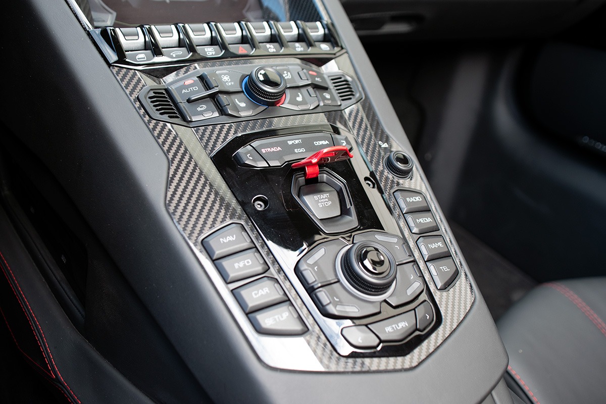 2019 Lamborghini Aventador S Image 5