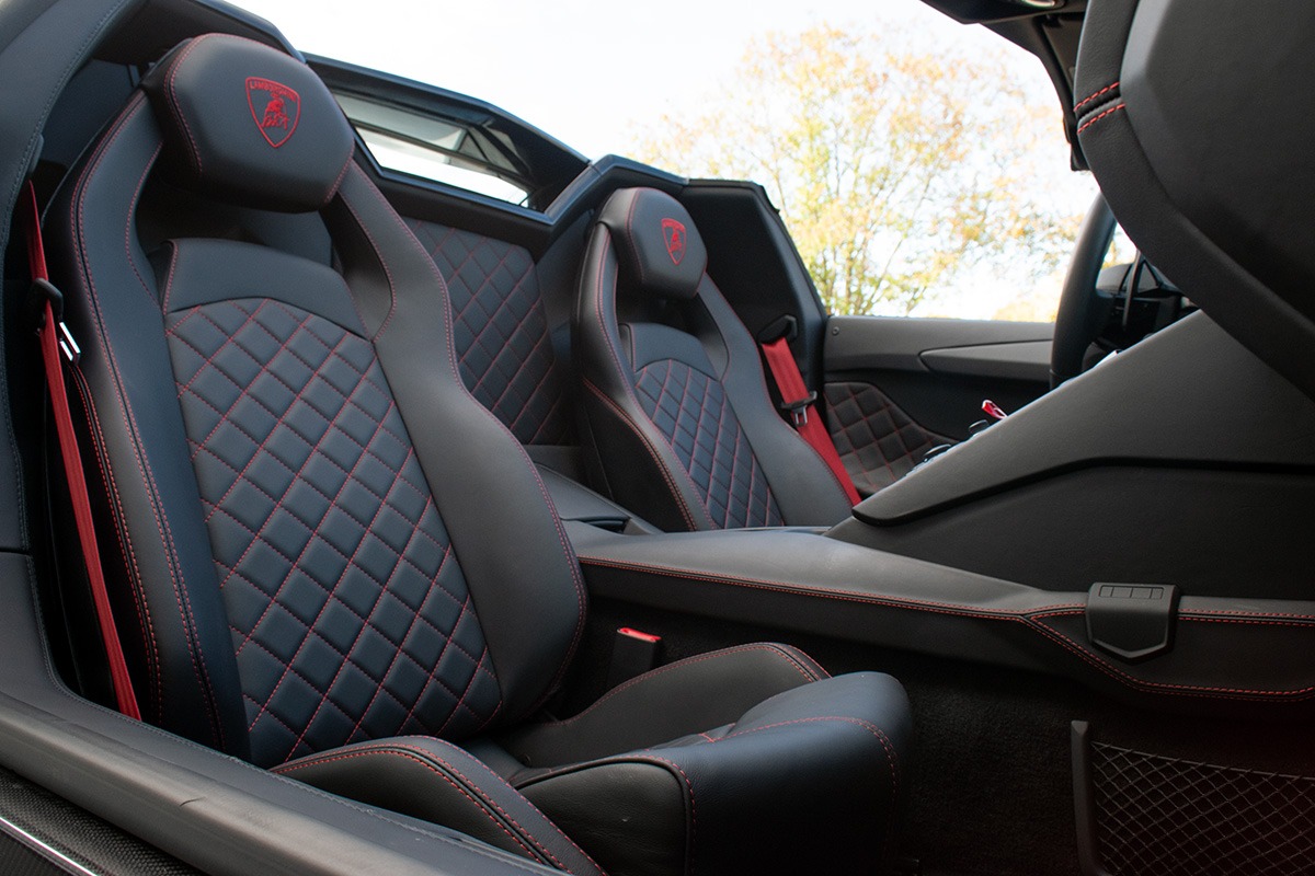 2019 Lamborghini Aventador S Image 7