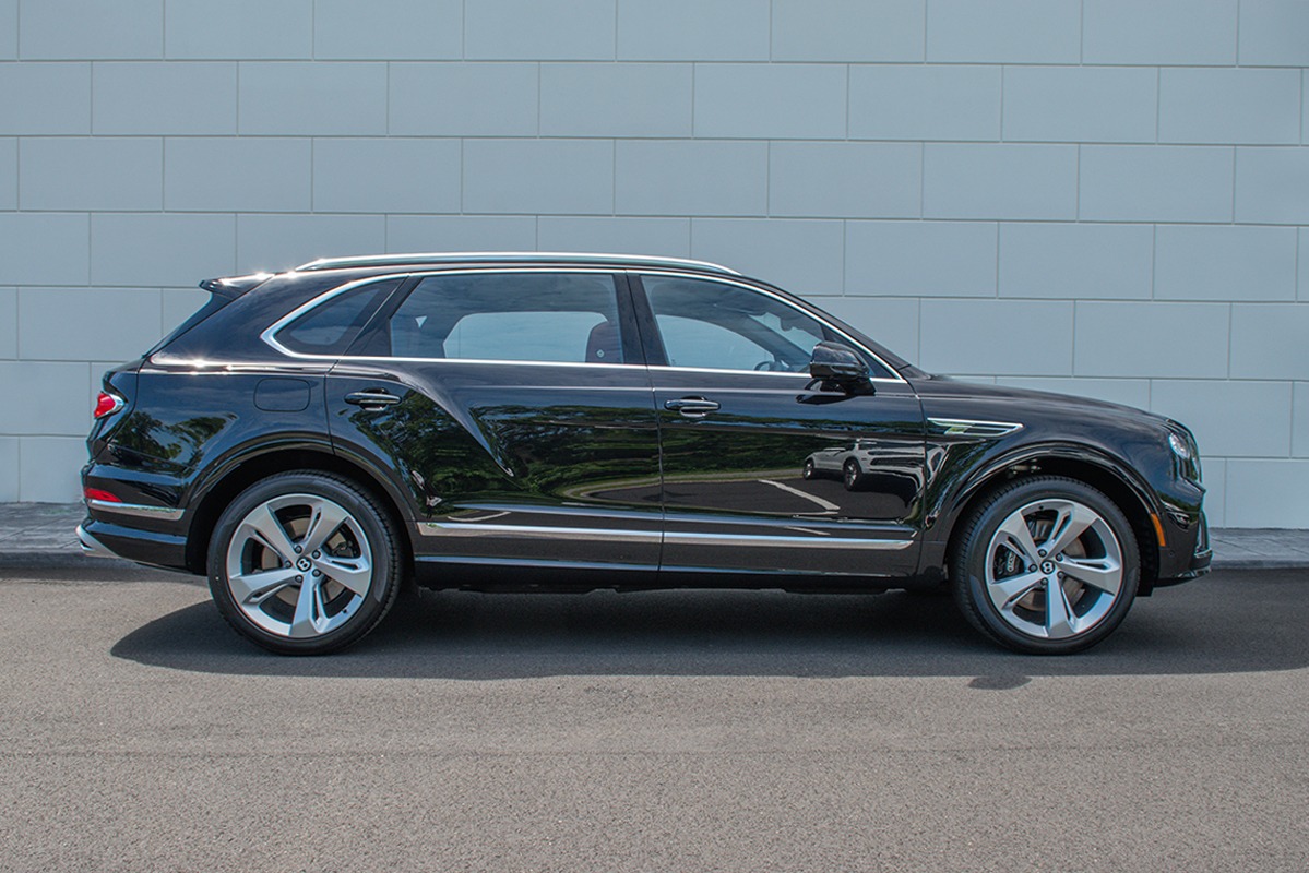 2024 Bentley Bentayga EWB Image 3