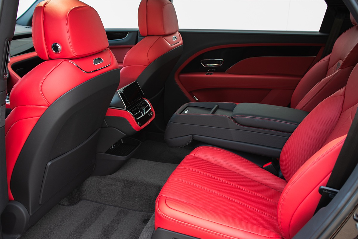 2024 Bentley Bentayga EWB Image 32