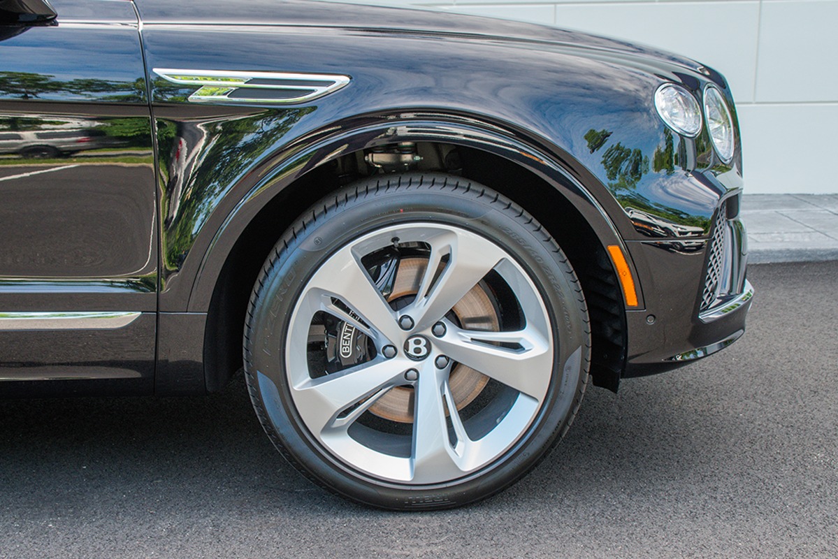 2024 Bentley Bentayga EWB Image 6