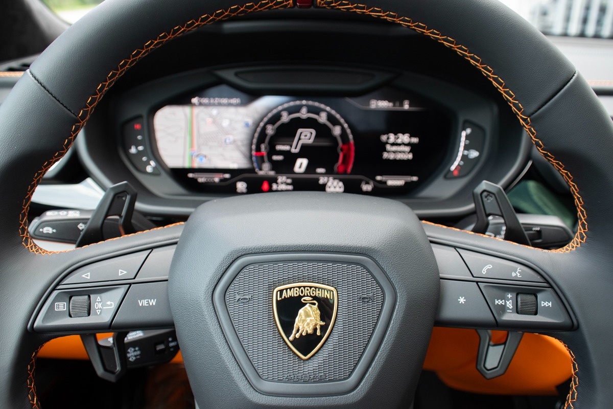2024 Lamborghini Urus Image 10