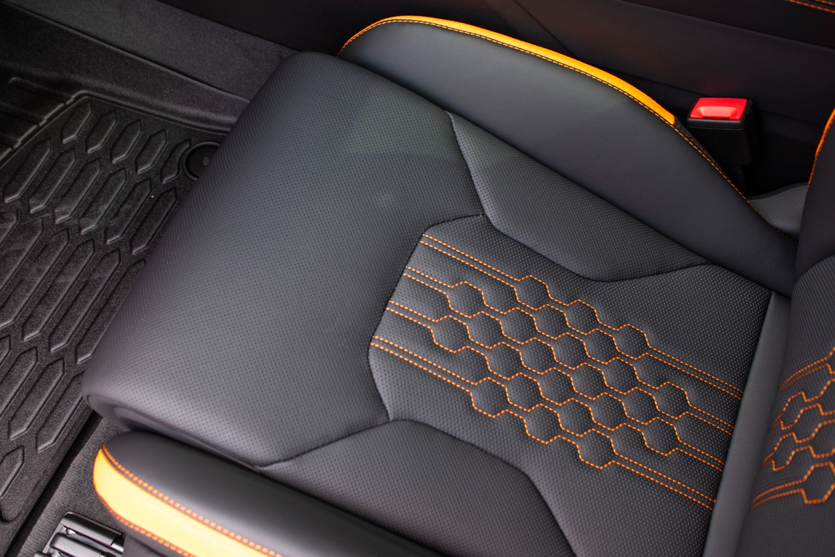 2024 Lamborghini Urus Image 12