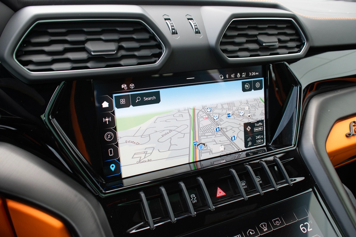 2024 Lamborghini Urus Image 16