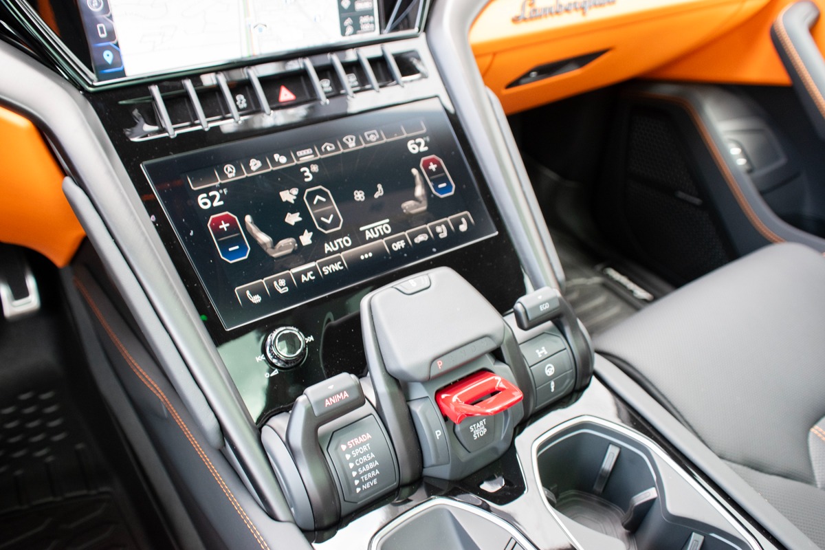 2024 Lamborghini Urus Image 17