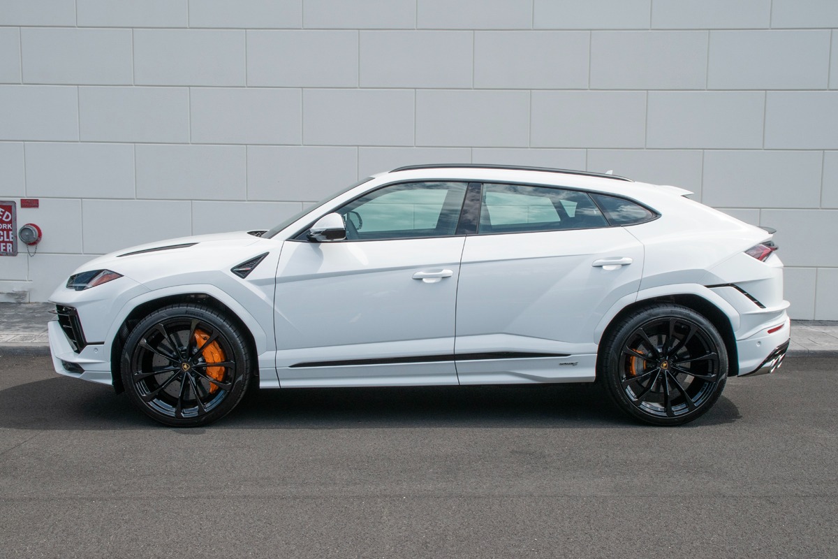 2024 Lamborghini Urus Image 2