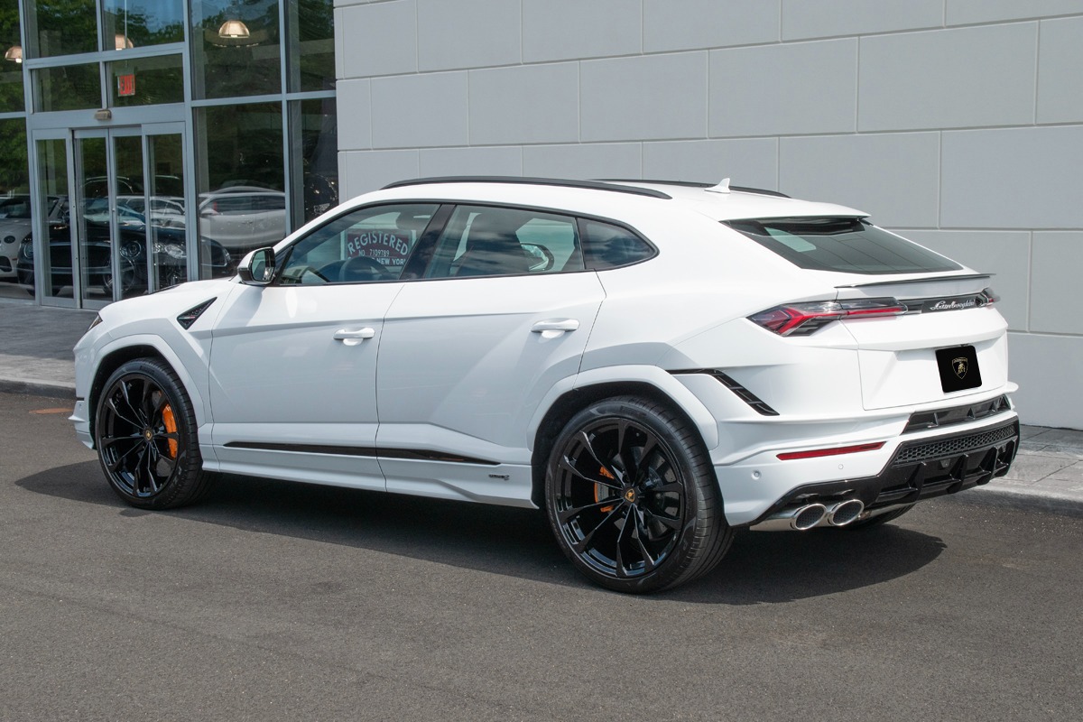 2024 Lamborghini Urus Image 3