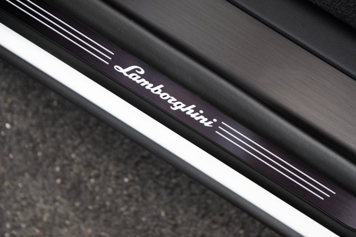 2024 Lamborghini Urus Image 34