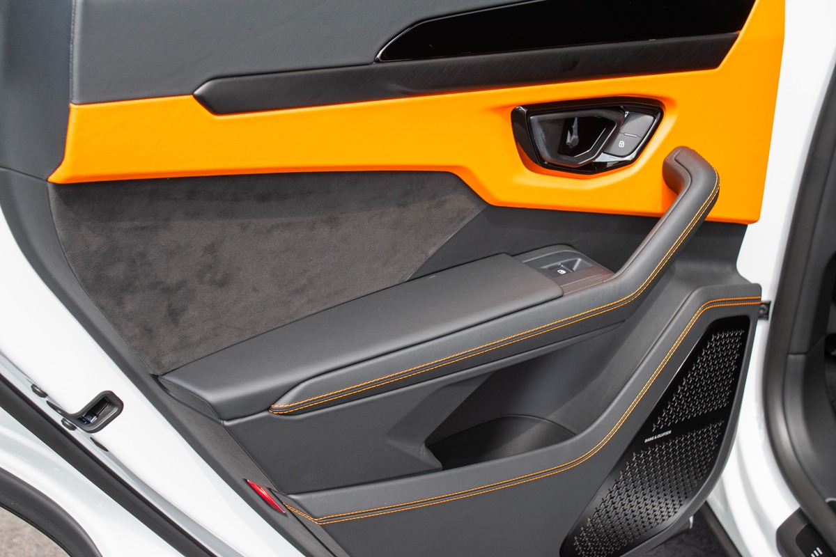 2024 Lamborghini Urus Image 36