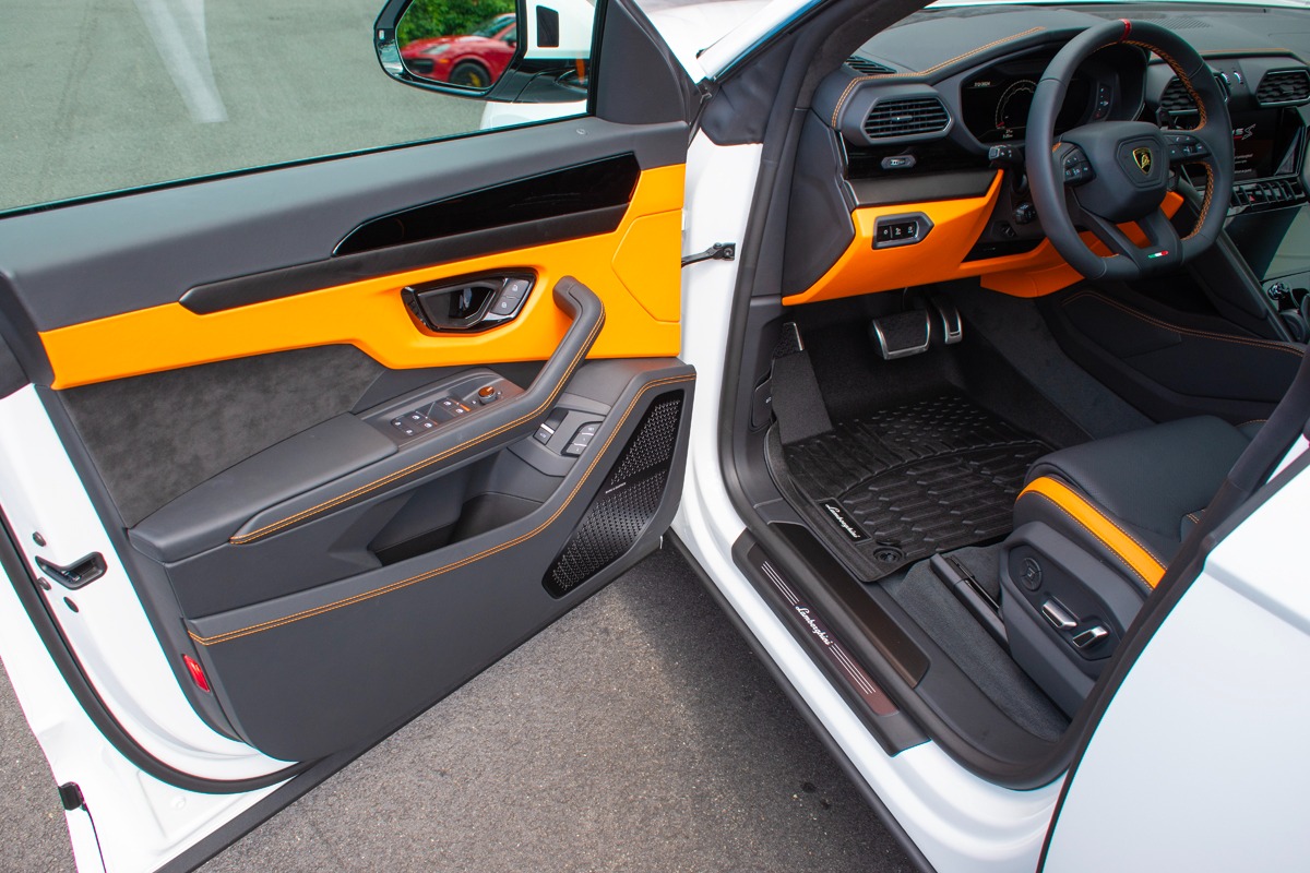 2024 Lamborghini Urus Image 4
